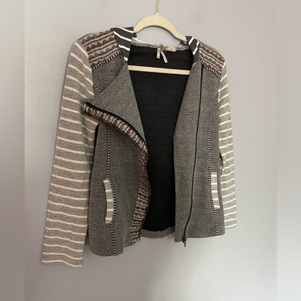 Gimmicks by BKE tapestry jacket s